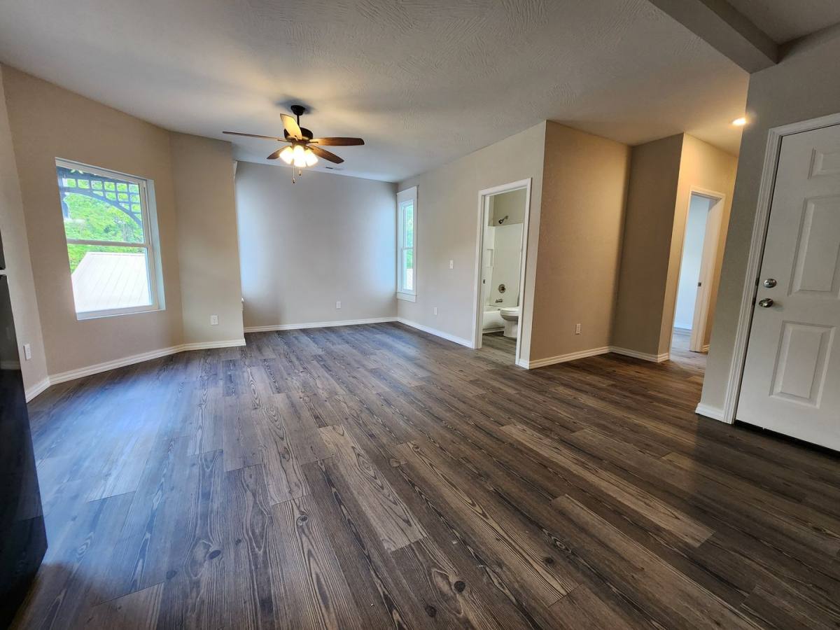 House for rent at 121 W Pleasant St, Aurora, MO 65605