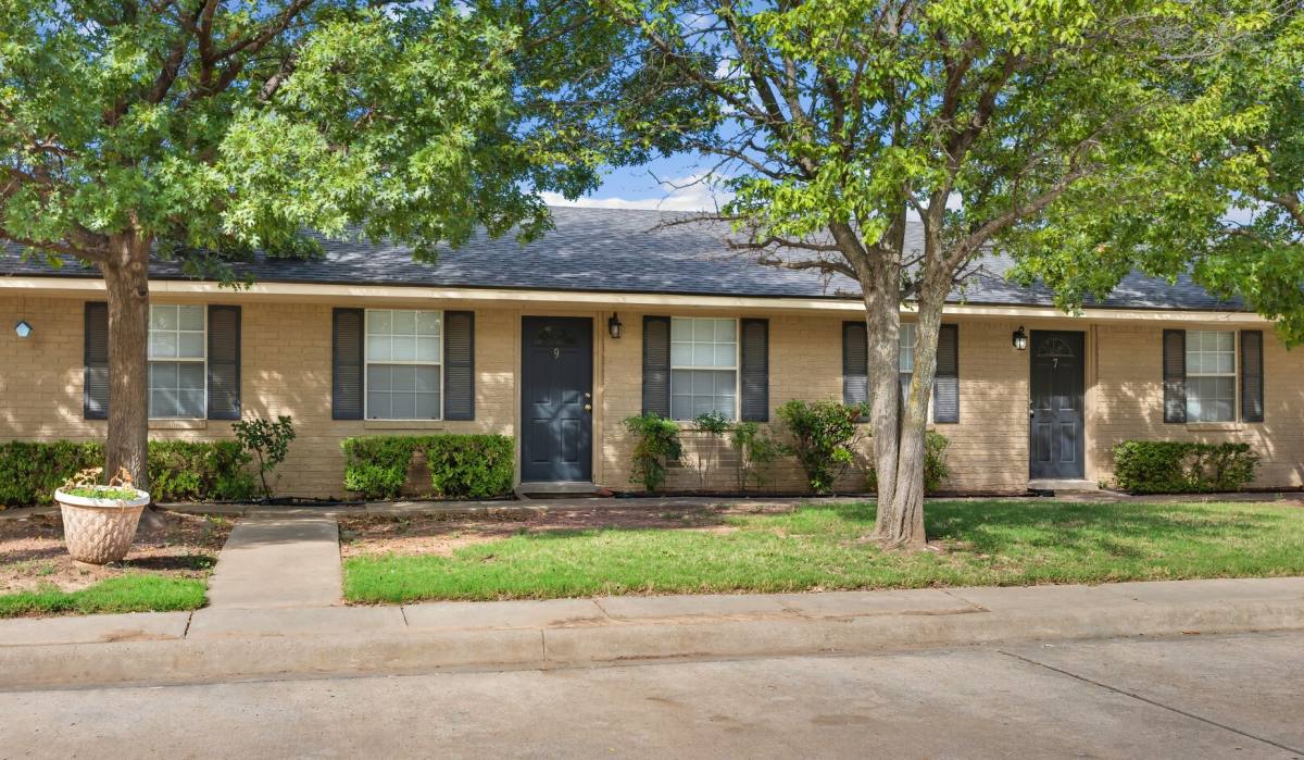 Apartment for rent at 5348 NW Cache Rd, Lawton, OK 73505