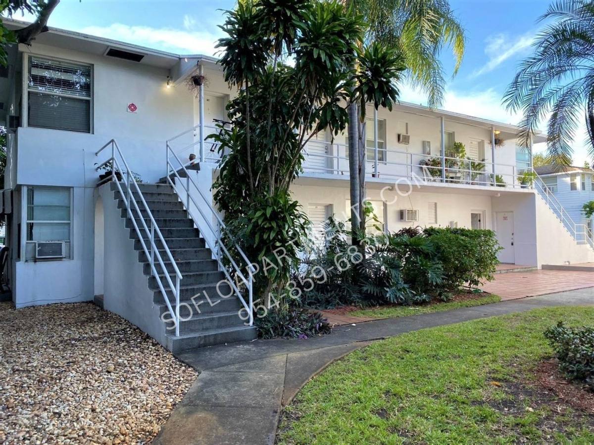 Apartment for rent at 306 - 314 N Lakeside Court, West Palm Beach, FL 33407