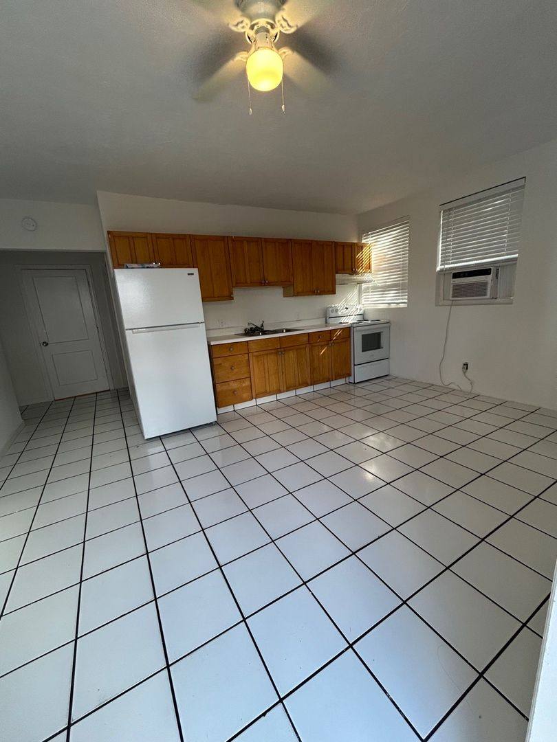 Apartment for rent at 306 - 314 N Lakeside Court, West Palm Beach, FL 33407