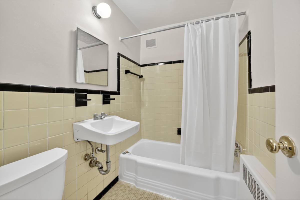 Apartment for rent at 1010 G St NE, Washington, DC 20002