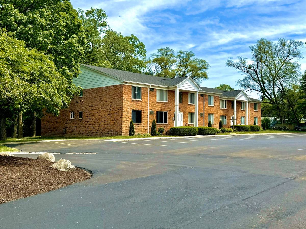 Apartment for rent at 1250 E W Maple Rd, Walled Lake, MI 48390