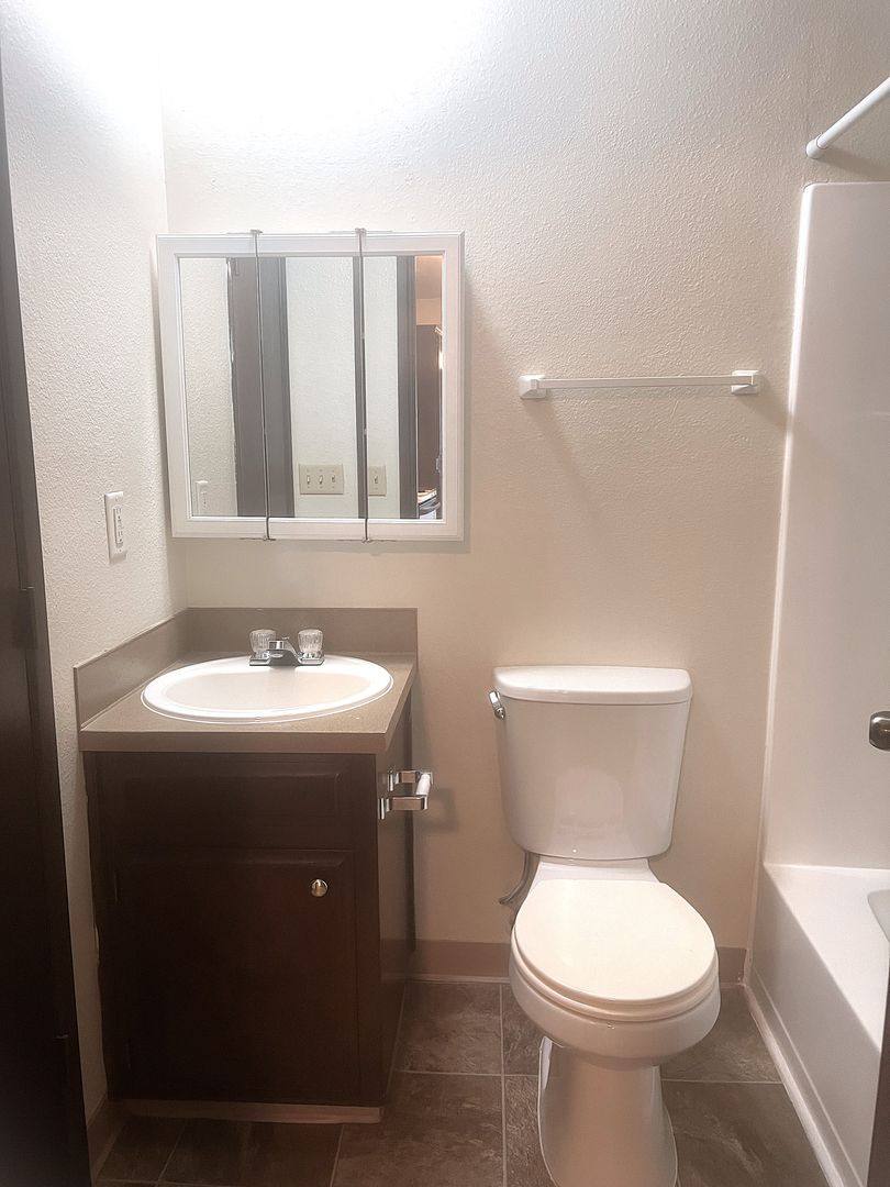 Apartment for rent at 3809-3873 24th Place NE, Salem, OR 97301
