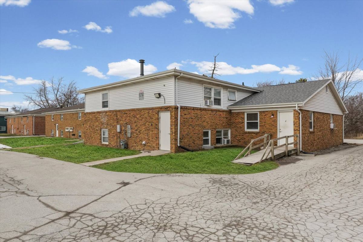 Apartment for rent at 337 Riley Dr, Bloomington, IL 61701