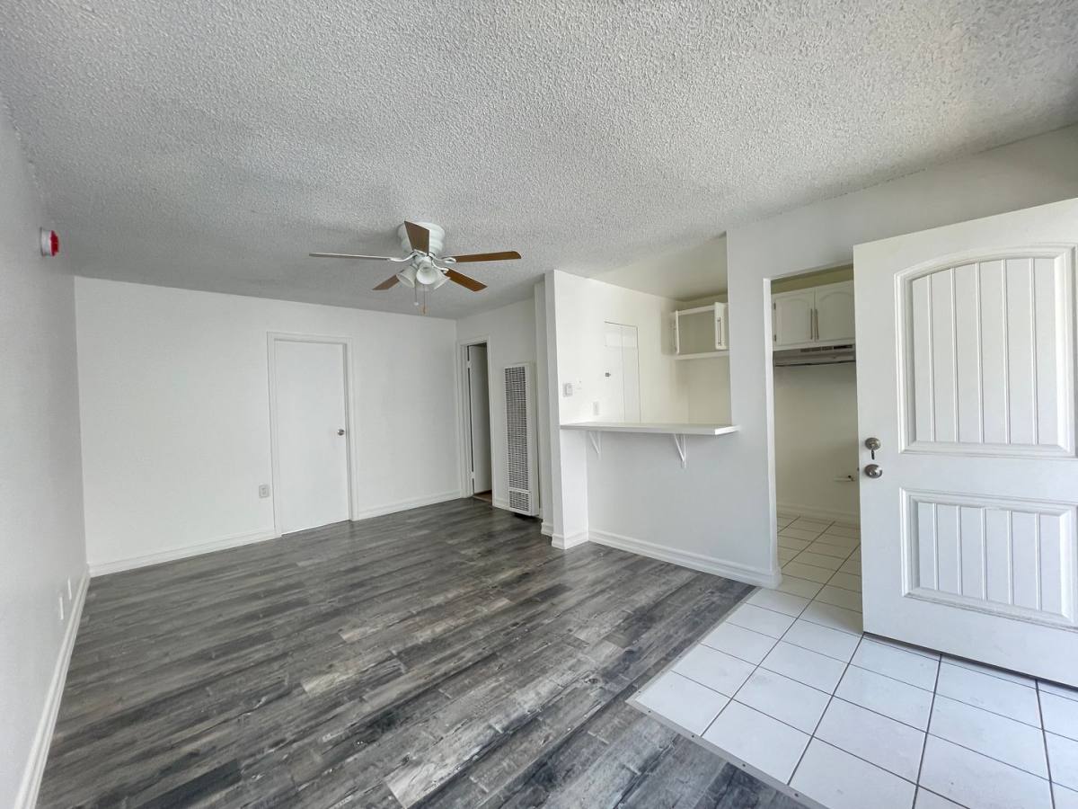 Apartment for rent at 1316 S Catalina St, Los Angeles, CA 90006