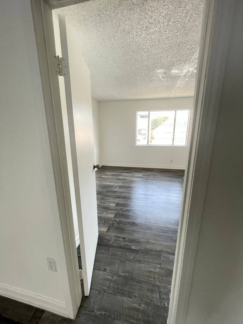 Apartment for rent at 1316 S Catalina St, Los Angeles, CA 90006