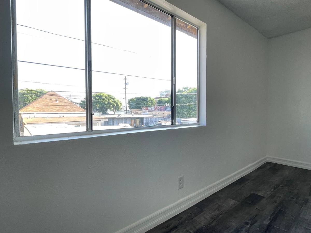 Apartment for rent at 1316 S Catalina St, Los Angeles, CA 90006