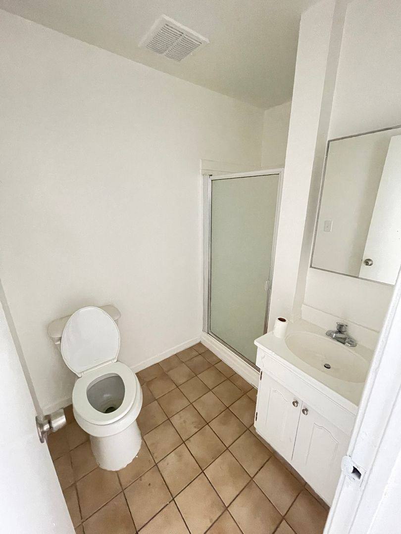 Apartment for rent at 1316 S Catalina St, Los Angeles, CA 90006