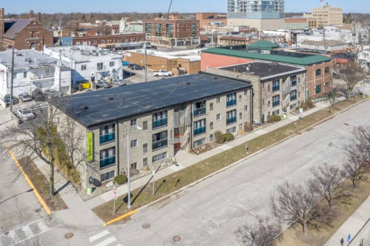 Apartment for rent at 620 S Center St, Royal Oak, MI 48067
