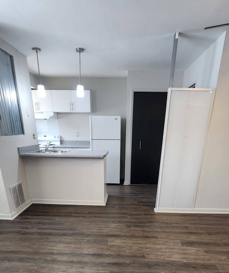 Apartment for rent at 620 S Center St, Royal Oak, MI 48067
