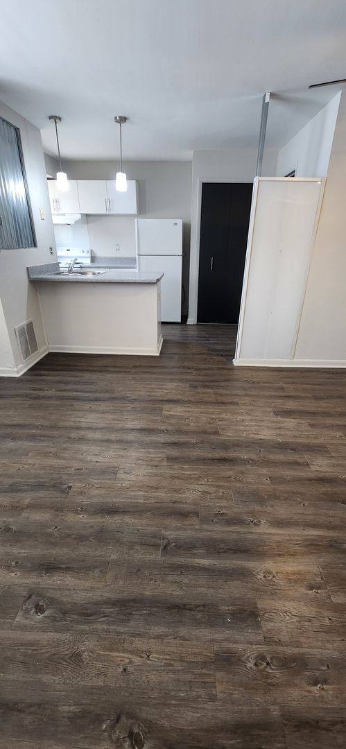 Apartment for rent at 620 S Center St, Royal Oak, MI 48067