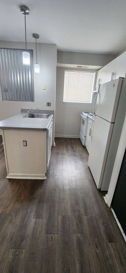 Apartment for rent at 620 S Center St, Royal Oak, MI 48067