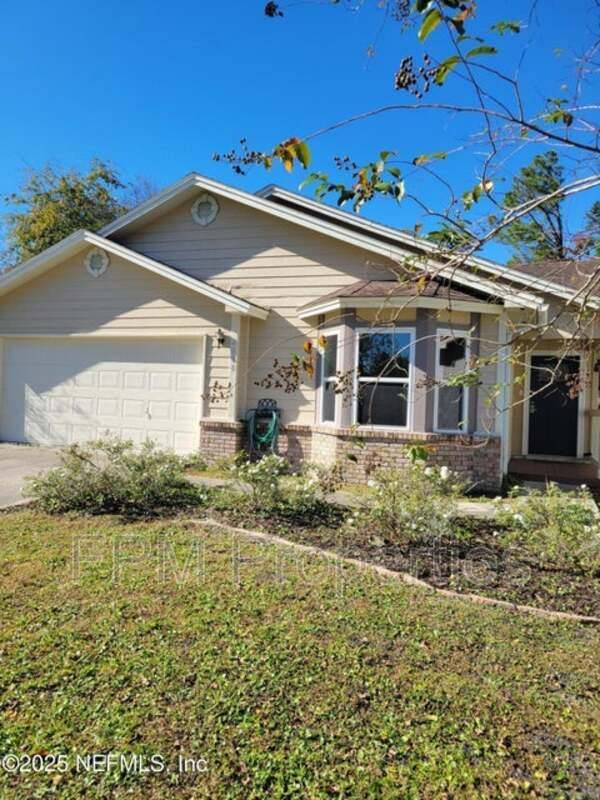 House for rent at 2080 Tanager Dr, Orange Park, FL 32073