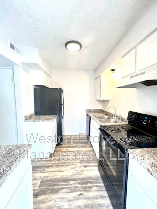 Condo for rent at 6054 NW Expressway, Oklahoma City, OK 73132