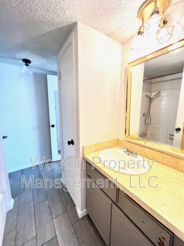 Condo for rent at 6054 NW Expressway, Oklahoma City, OK 73132