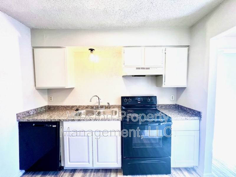 Condo for rent at 6054 NW Expressway, Oklahoma City, OK 73132