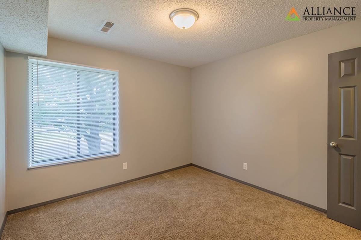 Apartment for rent at 913 Bluemont Ave, Manhattan, KS 66502