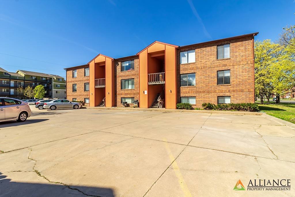 Apartment for rent at 913 Bluemont Ave, Manhattan, KS 66502