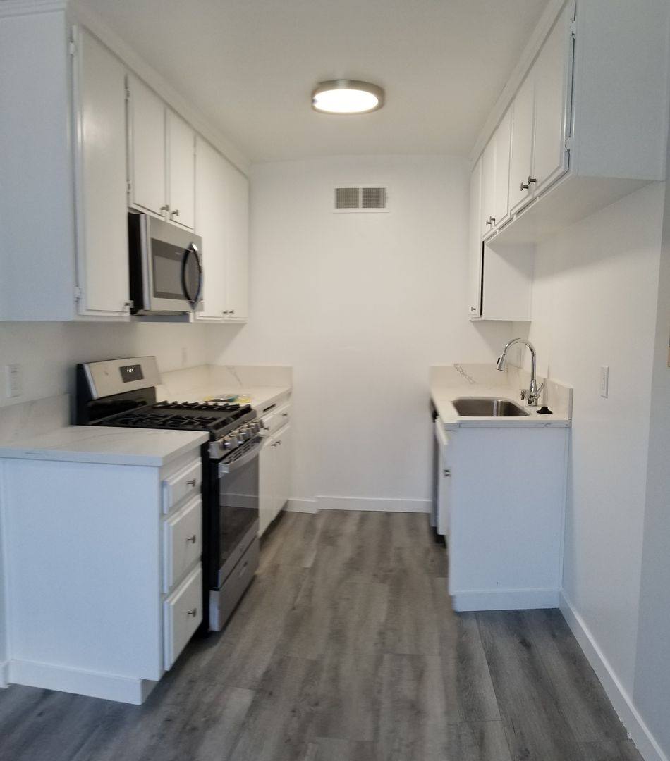 Apartment for rent at 17165-17169 Chatsworth St, Granada Hills, CA 91344