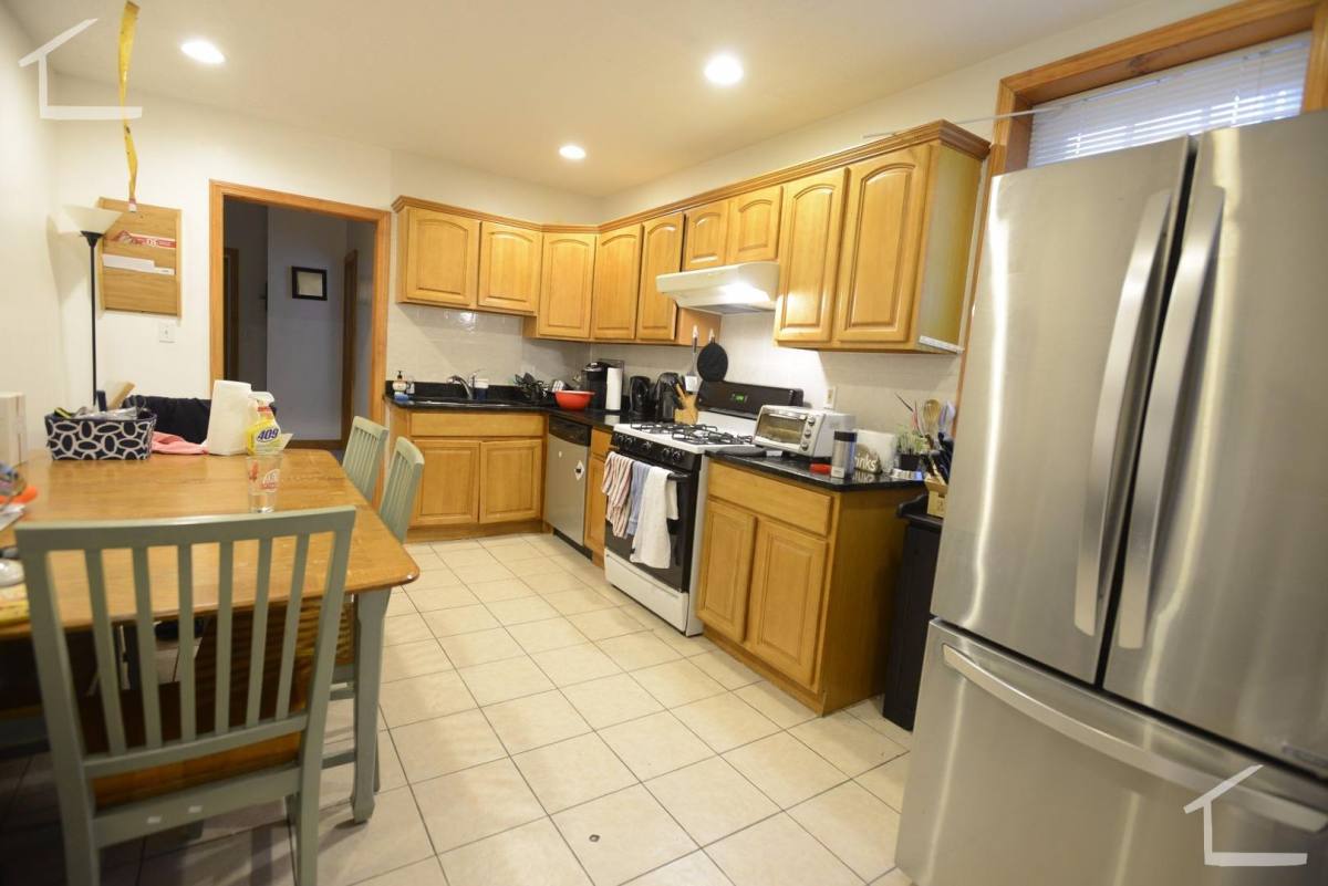 Apartment for rent at 13 Gibbs St #1A, Brookline, MA 02446