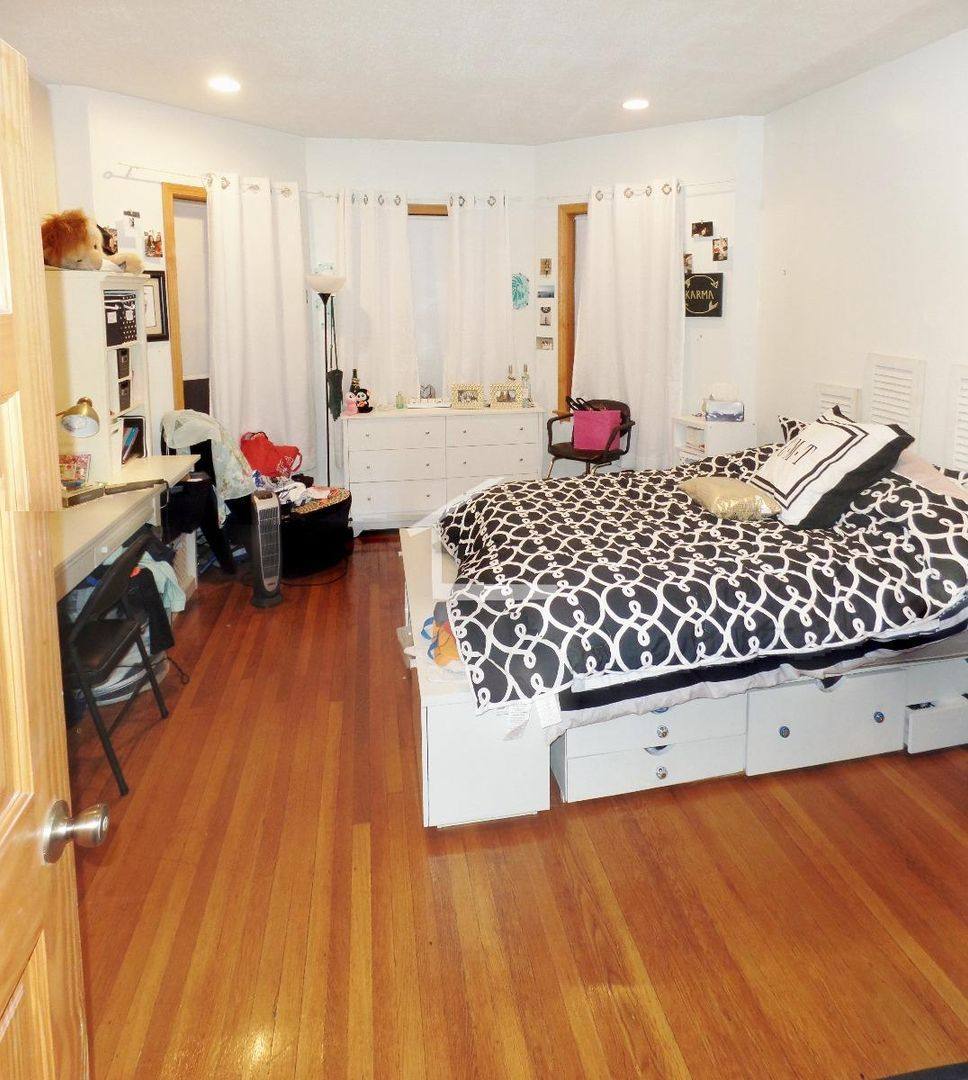 Apartment for rent at 13 Gibbs St #1A, Brookline, MA 02446