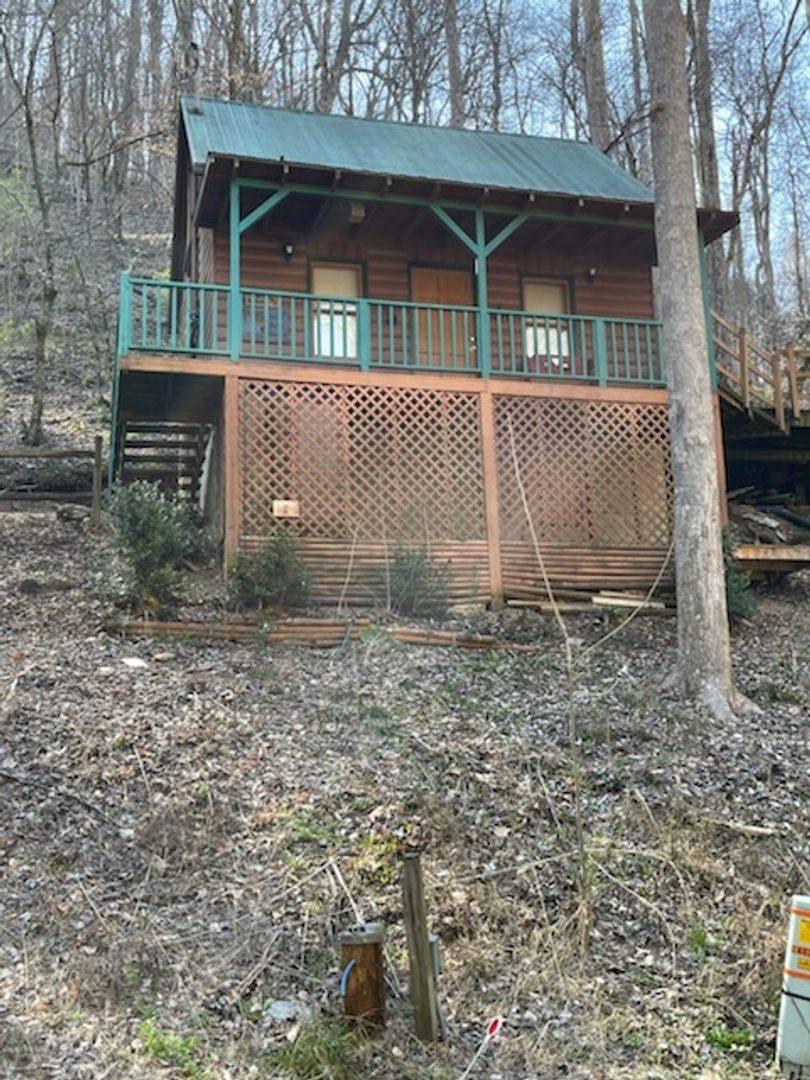 House for rent at 5568 Henry Town Rd, Sevierville, TN 37876