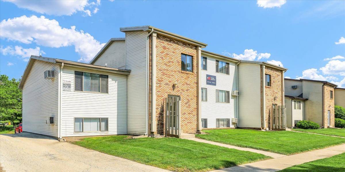 Apartment for rent at 712 Arcadia Dr, Bloomington, IL 61704