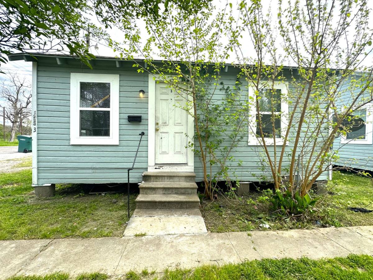 Apartment for rent at 1233 Long Ave, Beaumont, TX 77701