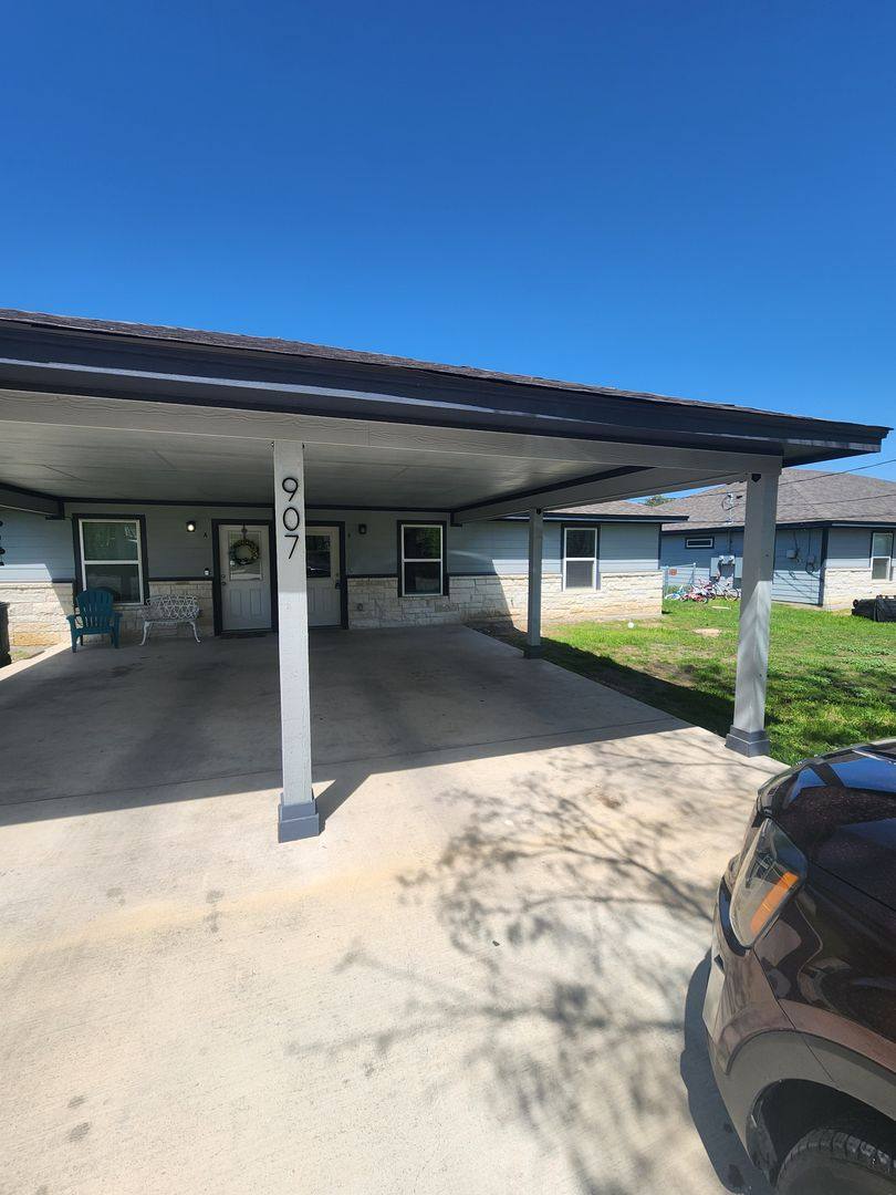 Apartment for rent at 907 E 3rd St, Lampasas, TX 76550