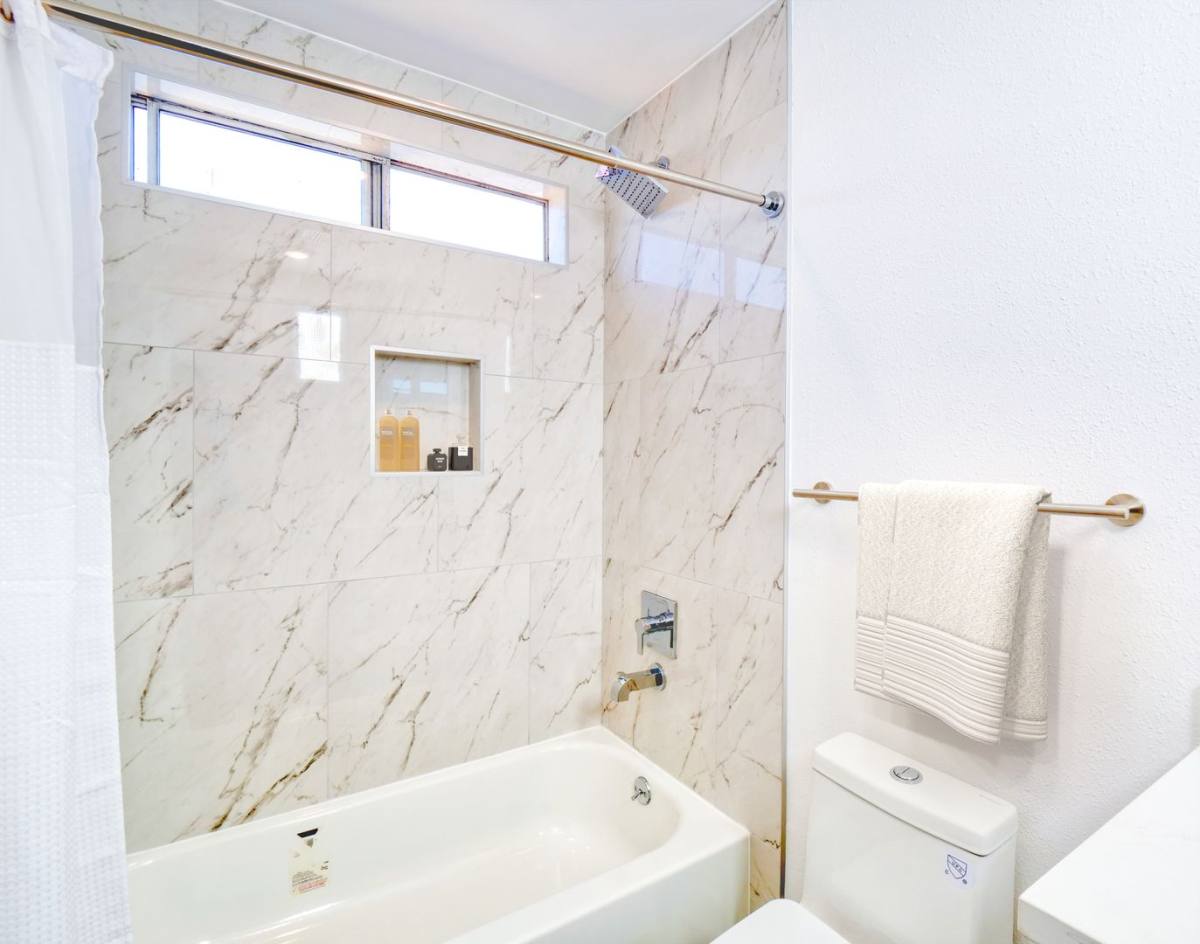 Apartment for rent at 301 N Alvarado St, Los Angeles, CA 90026