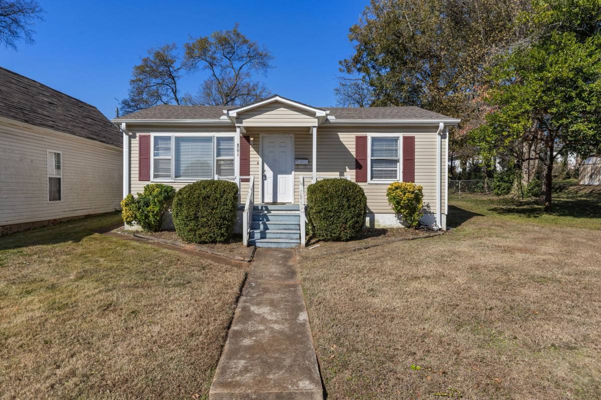 Apartment for rent at 801 E Mobile St, Florence, AL 35630