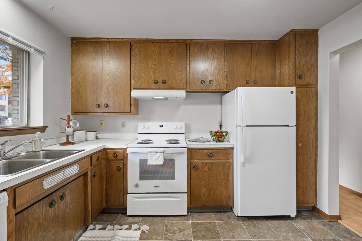 Apartment for rent at 85 & 90 Imperial Dr W, Saint Paul, MN 55118