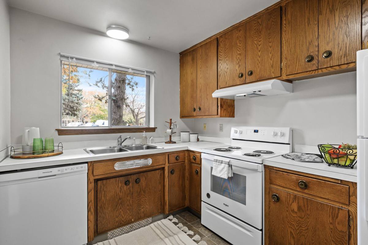 Apartment for rent at 85 & 90 Imperial Dr W, Saint Paul, MN 55118