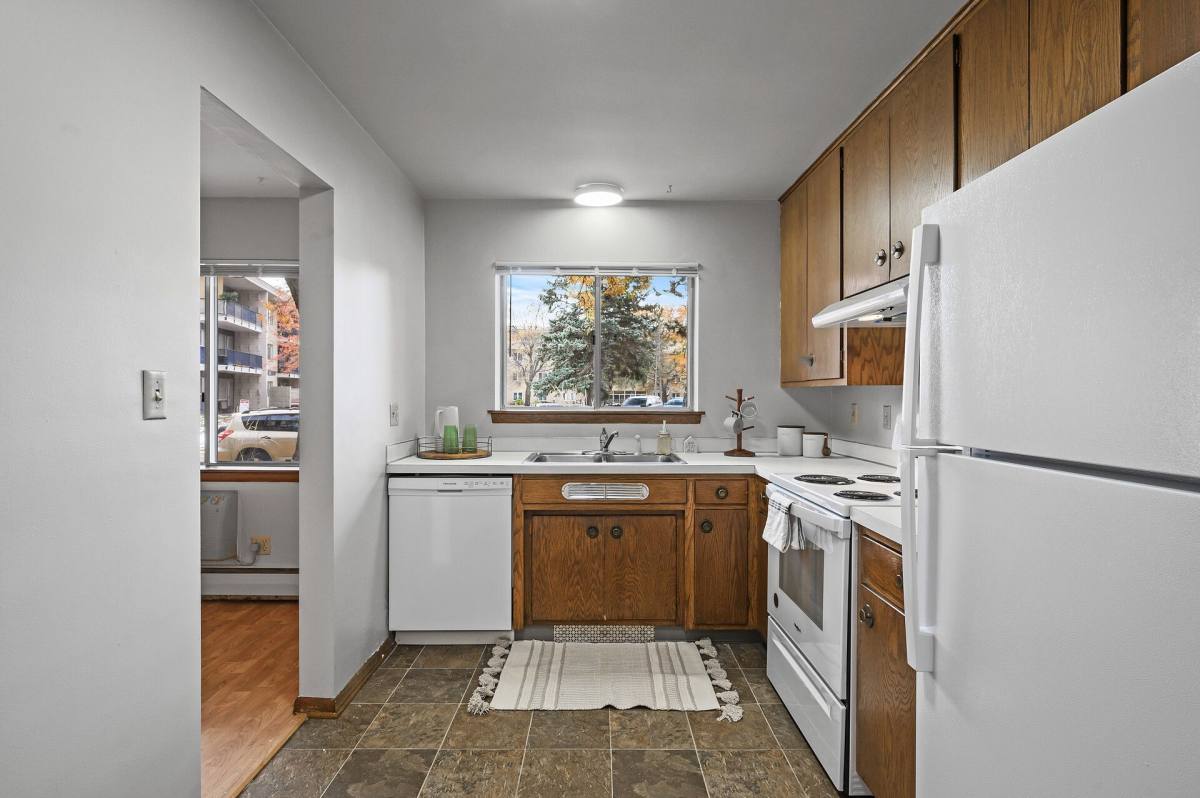 Apartment for rent at 85 & 90 Imperial Dr W, Saint Paul, MN 55118