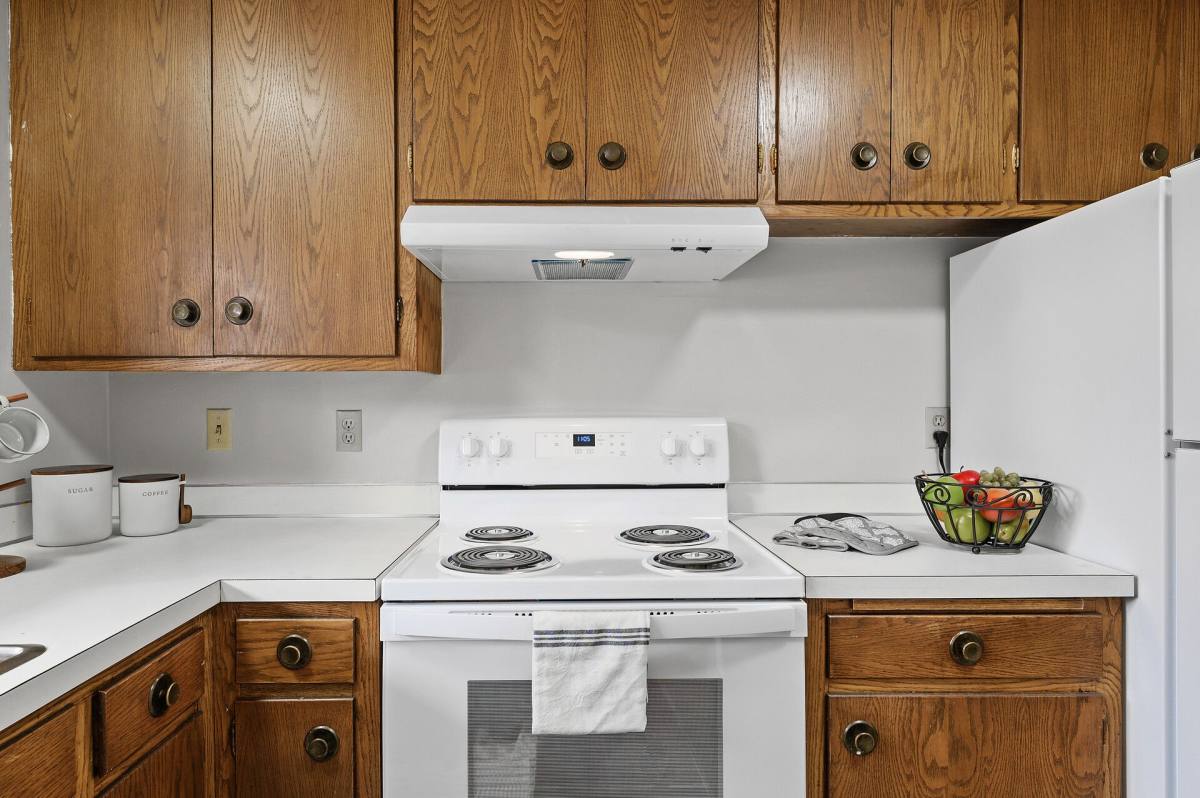 Apartment for rent at 85 & 90 Imperial Dr W, Saint Paul, MN 55118
