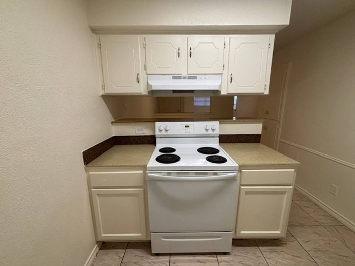 Townhouse for rent at 762 E Pecan, Hurst, TX 76053