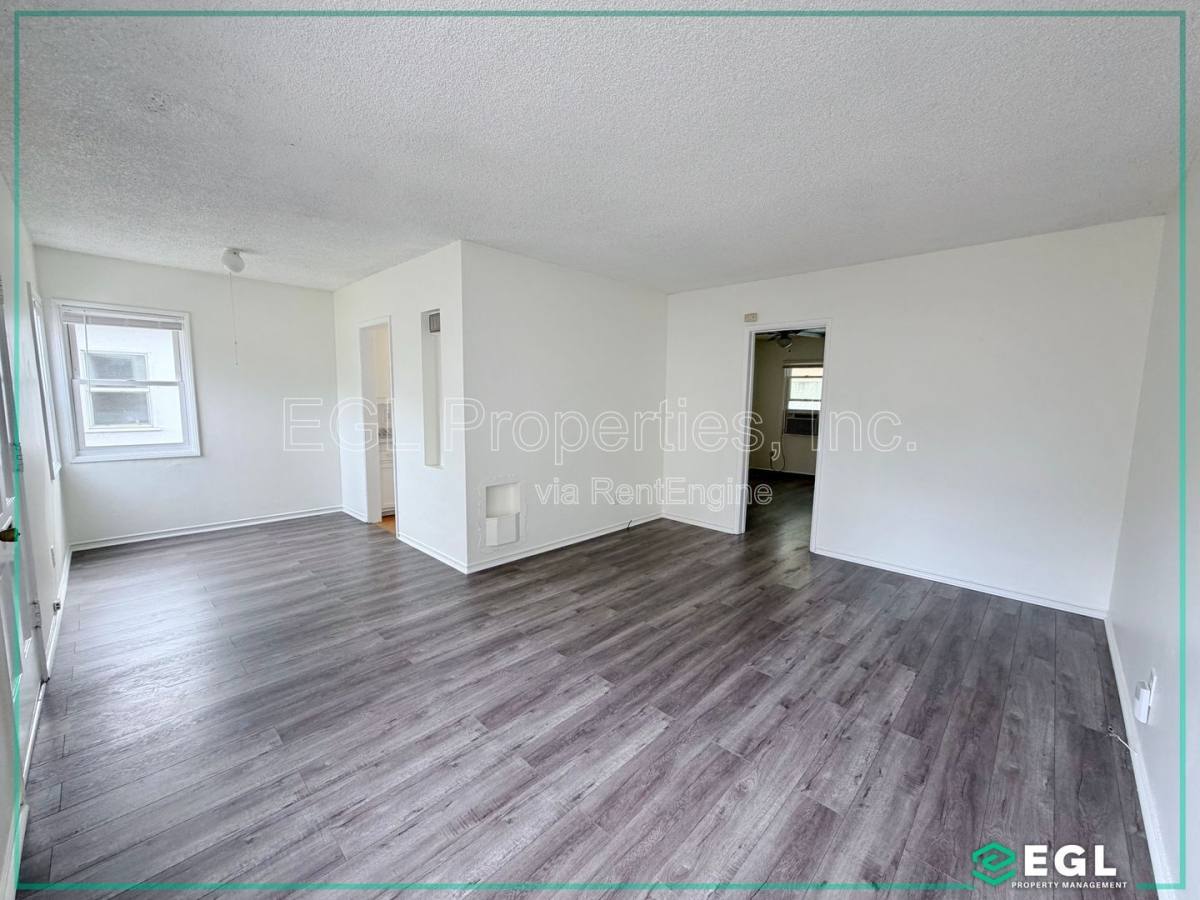 Apartment for rent at 315 W Queen St #C, Inglewood, CA 90301