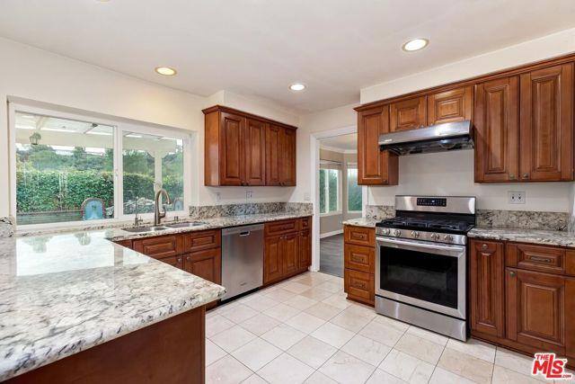 22482 Calipatria Dr, Calabasas, CA 91302