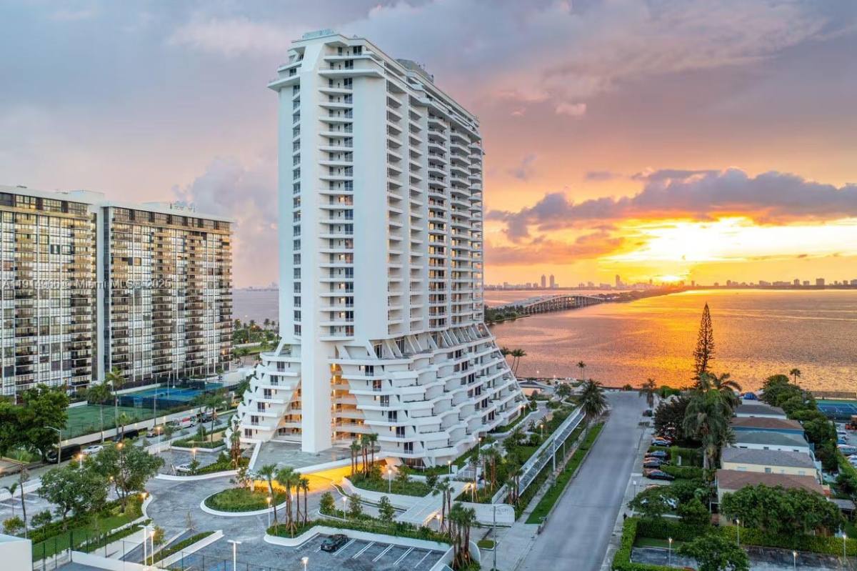 Apartment for rent at 555 NE 34th St, Miami, FL 33137