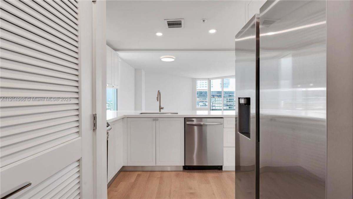 Apartment for rent at 555 NE 34th St, Miami, FL 33137