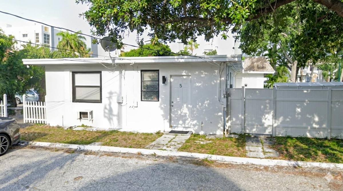 Apartment for rent at 133 SE 5th Ave #3, Delray Beach, FL 33483