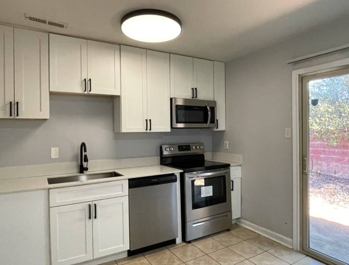 Townhouse for rent at 1116 Marble St, Charlotte, NC 28208