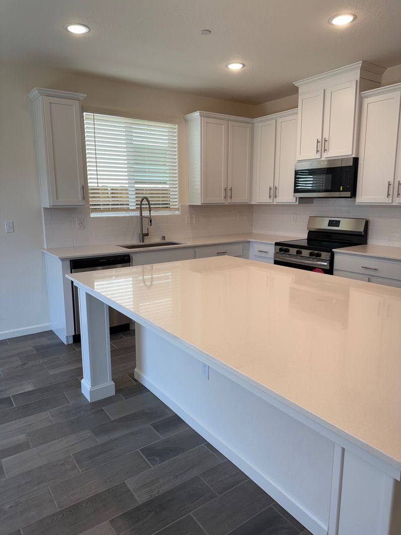 6599 E Weathermaker Ave, Fresno, CA 93727 - Apartment For Rent - Image 9