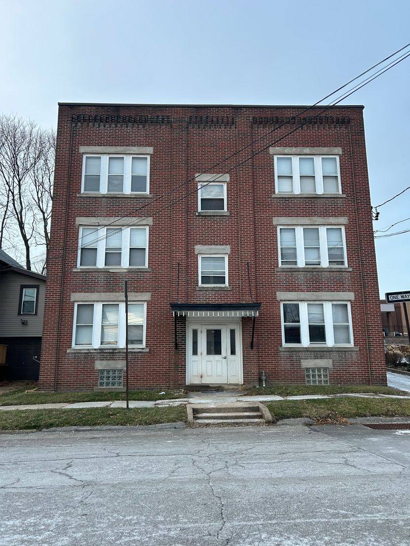 Apartment for rent at 429 S Broad St, Grove City, PA 16127