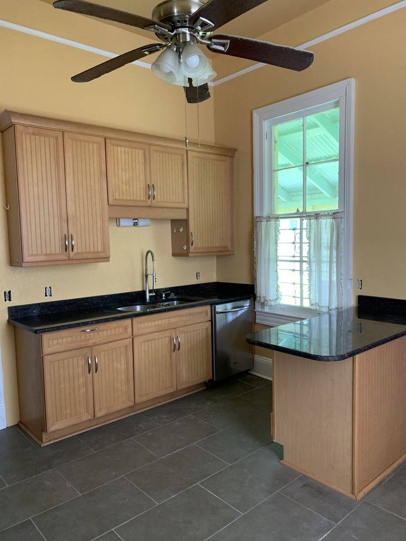 Apartment for rent at 7625 Oak St, New Orleans, LA 70118
