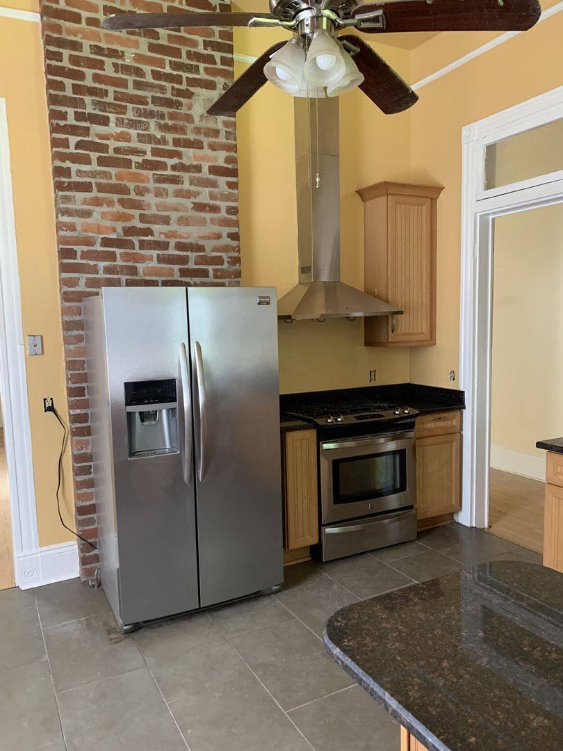 Apartment for rent at 7625 Oak St, New Orleans, LA 70118