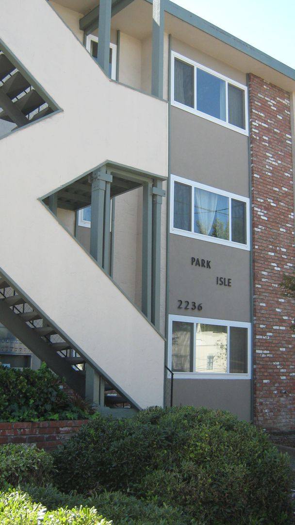 Apartment for rent at 2236 Lincoln Ave, Alameda, CA 94501