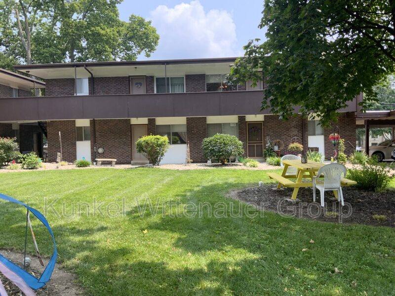 Apartment for rent at 900-208 8th St, Highland, IL 62249