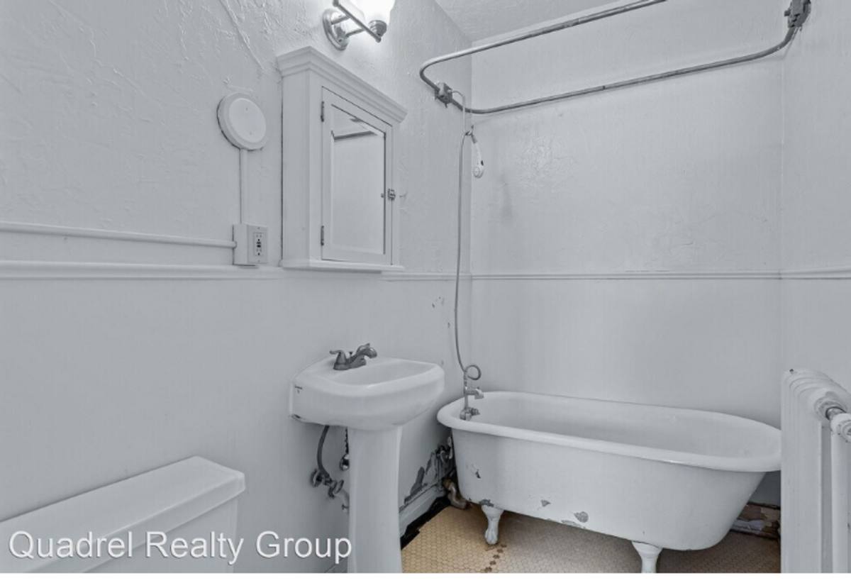 2400 Harriet Ave, Minneapolis, MN 55405 - Apartment For Rent - Image 8