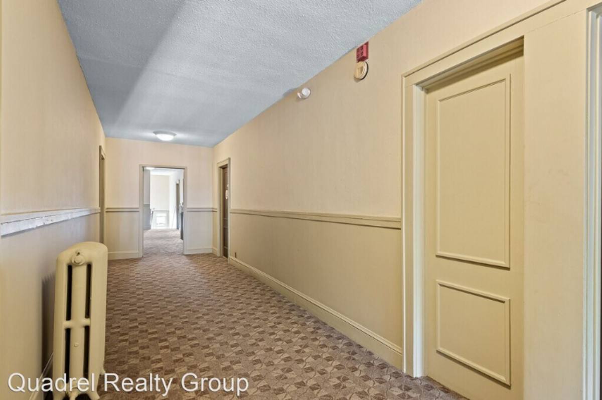 2400 Harriet Ave, Minneapolis, MN 55405 - Apartment For Rent - Image 9